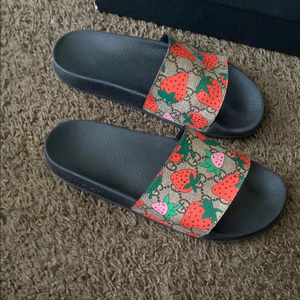 Gucci Strawberry Print Slides - Picture 3 of 5